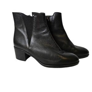Avellini black leather ankle boots. Size 41.